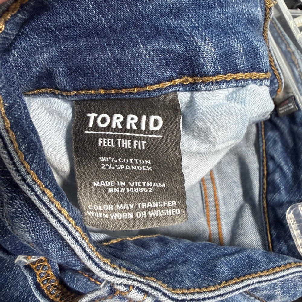Torrid sz 26 Denim Jean Shorts Medium Wash Distressed Stretchy Bermuda - Picture 5 of 7